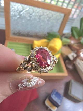 Victorian 17K Gold 1.90 Carat Red Spinel and Old Mine Cut Diamond Ring