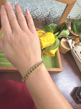 Vintage 14K Yellow Gold Flex 5.54 Carats Emerald Bangle Bracelet