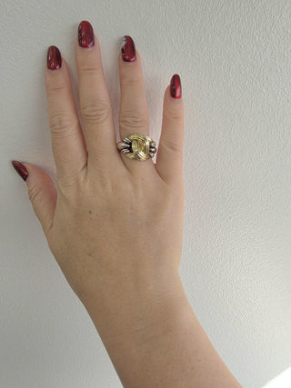 Steven Lagos Caviar collection  Knot Ring in 18K gold and silver