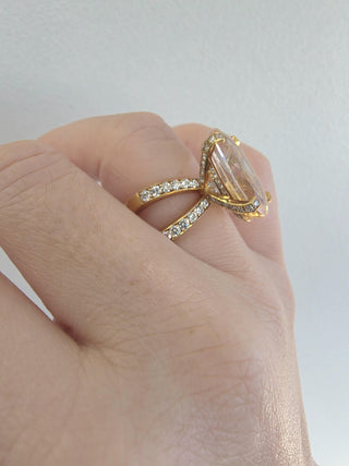 Estate 18K Gold 16.46 Carat Orange Sapphire Oval Cut No Heat Diamond Ring