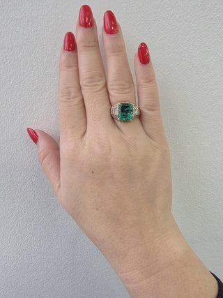 Vintage 18K Gold 4.90 Carat Green Emerald and Diamond Ring