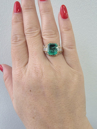 Vintage 18K Gold 4.90 Carat Green Emerald and Diamond Ring