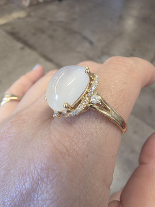 Vintage 14K Gold Moonstone Cabochon Oval and Diamond Cocktail Ring