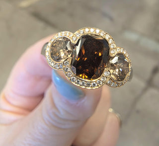 Estate 18K Gold 3.54 Carats Chocolate and Cognac and White Diamond Ring