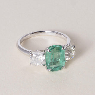 Vintage 18K Gold 2.32 Carat Colombian Emerald and Diamond Ring