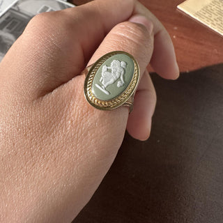 Mid Century Wedgwood 14K Gold Green Jasperware Cameo Oval Bezel Set Ring