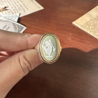 Mid Century Wedgwood 14K Gold Green Jasperware Cameo Oval Bezel Set Ring