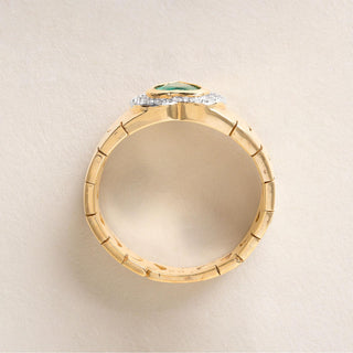 Vintage Heart Shape Emerald Diamond Halo Mesh Chain Gold Ring 18K Yellow Gold