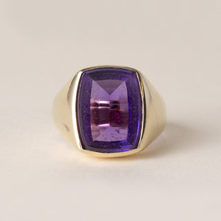 Vintage Portrait Cut Amethyst Signet Style Ring 14K Yellow Gold