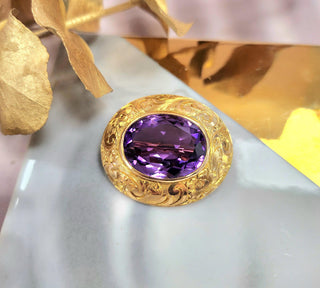 Vintage 10 Carat Oval Amethyst Engraved 14K Yellow Gold Brooch