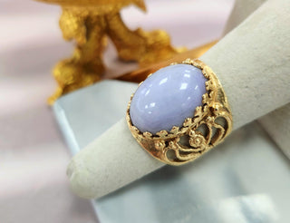 Vintage 14K Yellow Gold Lavender Jade Wide Gold Statement Ring