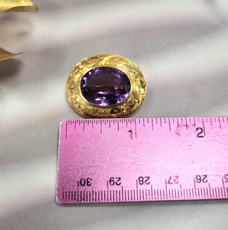 Vintage 10 Carat Oval Amethyst Engraved 14K Yellow Gold Brooch