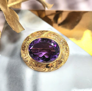 Vintage 10 Carat Oval Amethyst Engraved 14K Yellow Gold Brooch