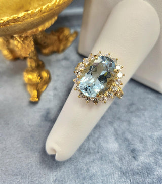 Vintage 14K Yellow Gold 5.27 Carat Oval Aquamarine & Diamond Halo Ring