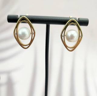 18K Gold Pearl & Diamond Stud Earrings by Scott Keating – Contemporary Fine Jewe