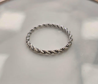 Vintage 14K White Gold Rope Ring Band – Thin Stackable Design, Size 8