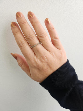 Vintage 14K White Gold Rope Ring Band – Thin Stackable Design, Size 8