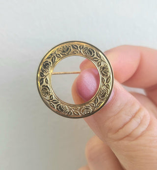 Vintage Circle Brooch Roses and Leaves Engraved 14K Yellow Gold