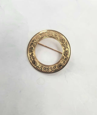 Vintage Circle Brooch Roses and Leaves Engraved 14K Yellow Gold