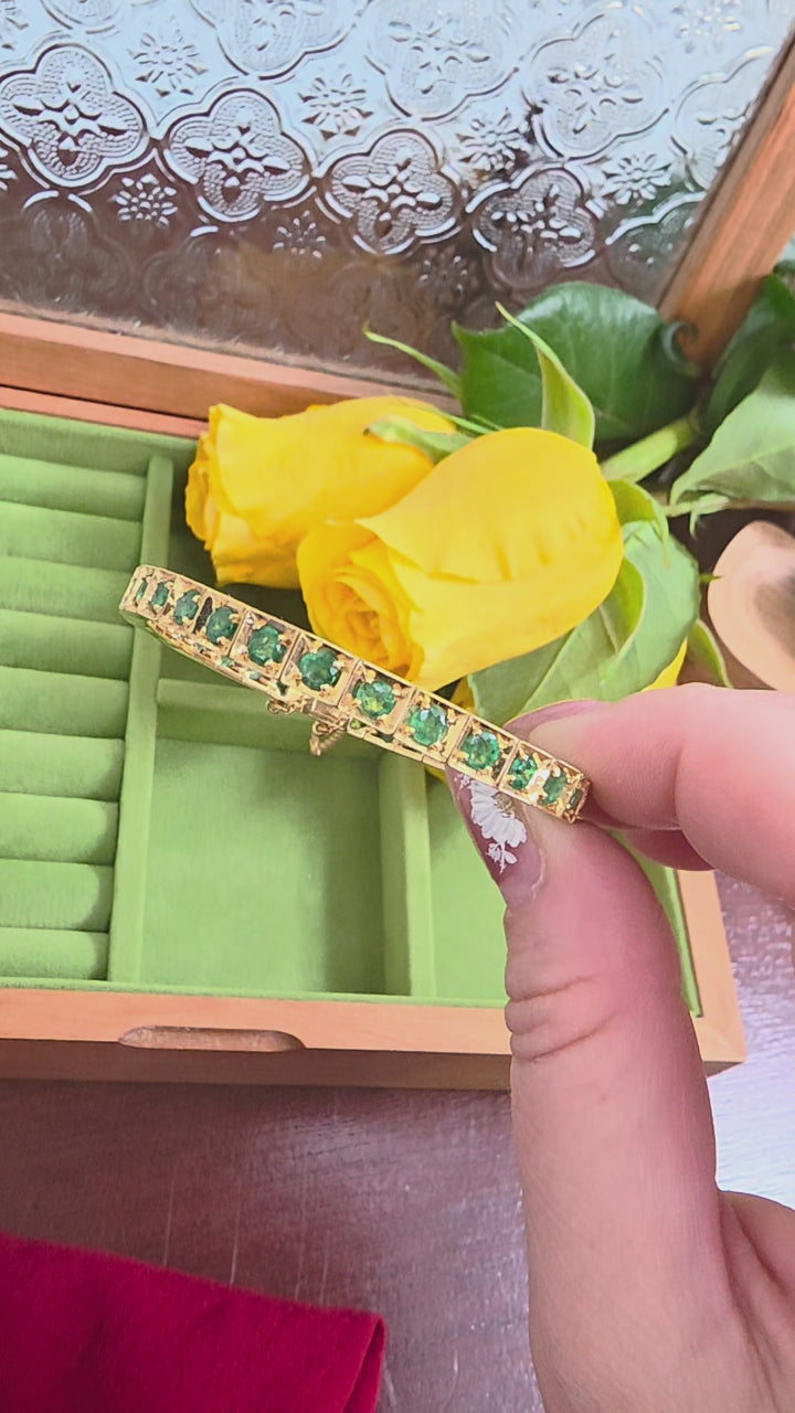 Vintage 14K Yellow Gold Flex 5.54 Carats Emerald Bangle Bracelet