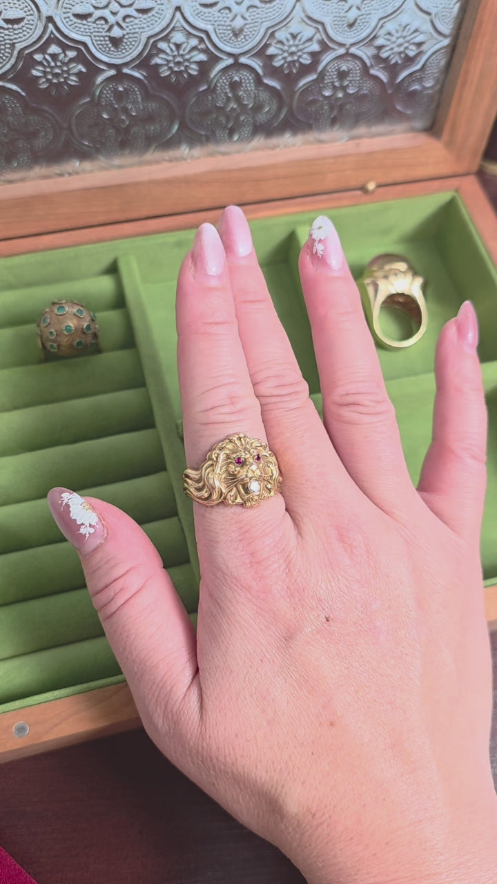 Vintage 14K Gold Roaring Lion Head Diamond Statement Ring