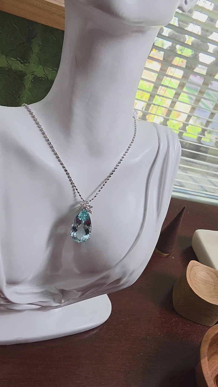 Plat 19.80ct Aquamarine Pear Shape Diamond Necklace