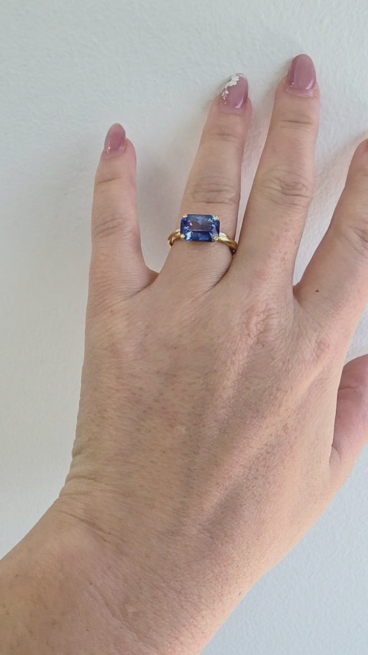 18K Gold 4.57 Carat Blue Sapphire GIA Emerald Cut Twisted Band Solitaire