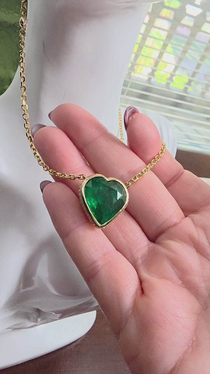 14K Gold 12.55 Carat Emerald Heart Shape Bezel Set Diamond Chain Necklace